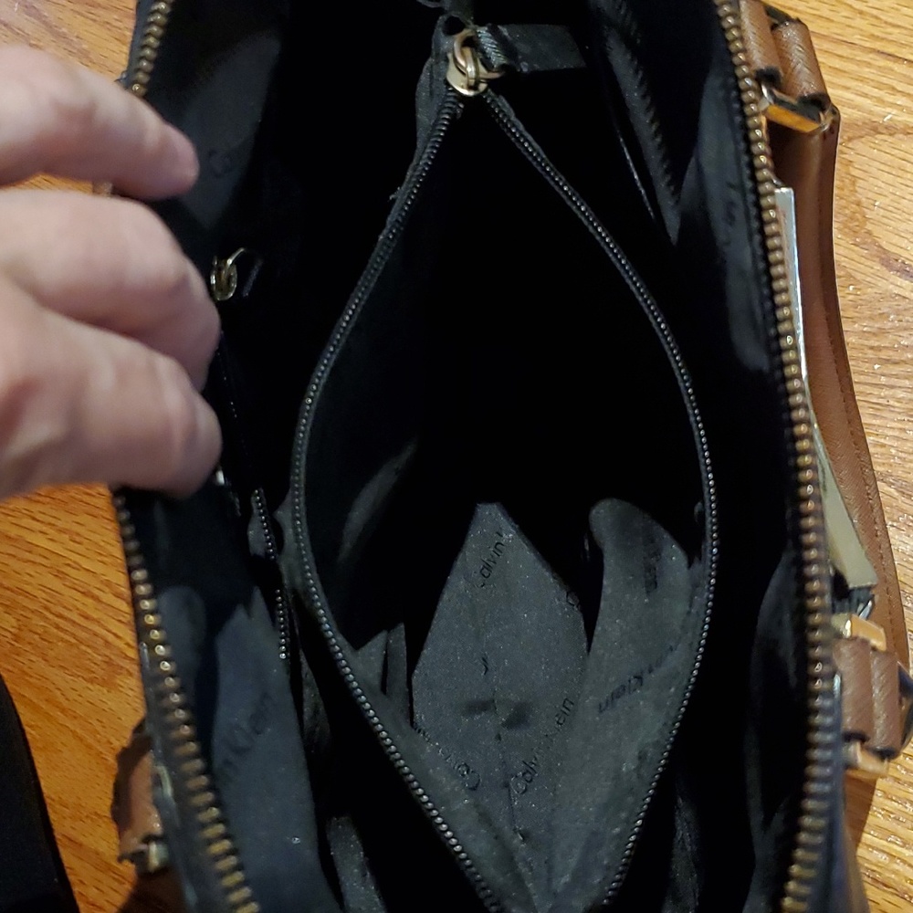 Calvin Klein bag, black/ivory/gold. Great condition, see pics, lots of pockets - Picture 8 of 15